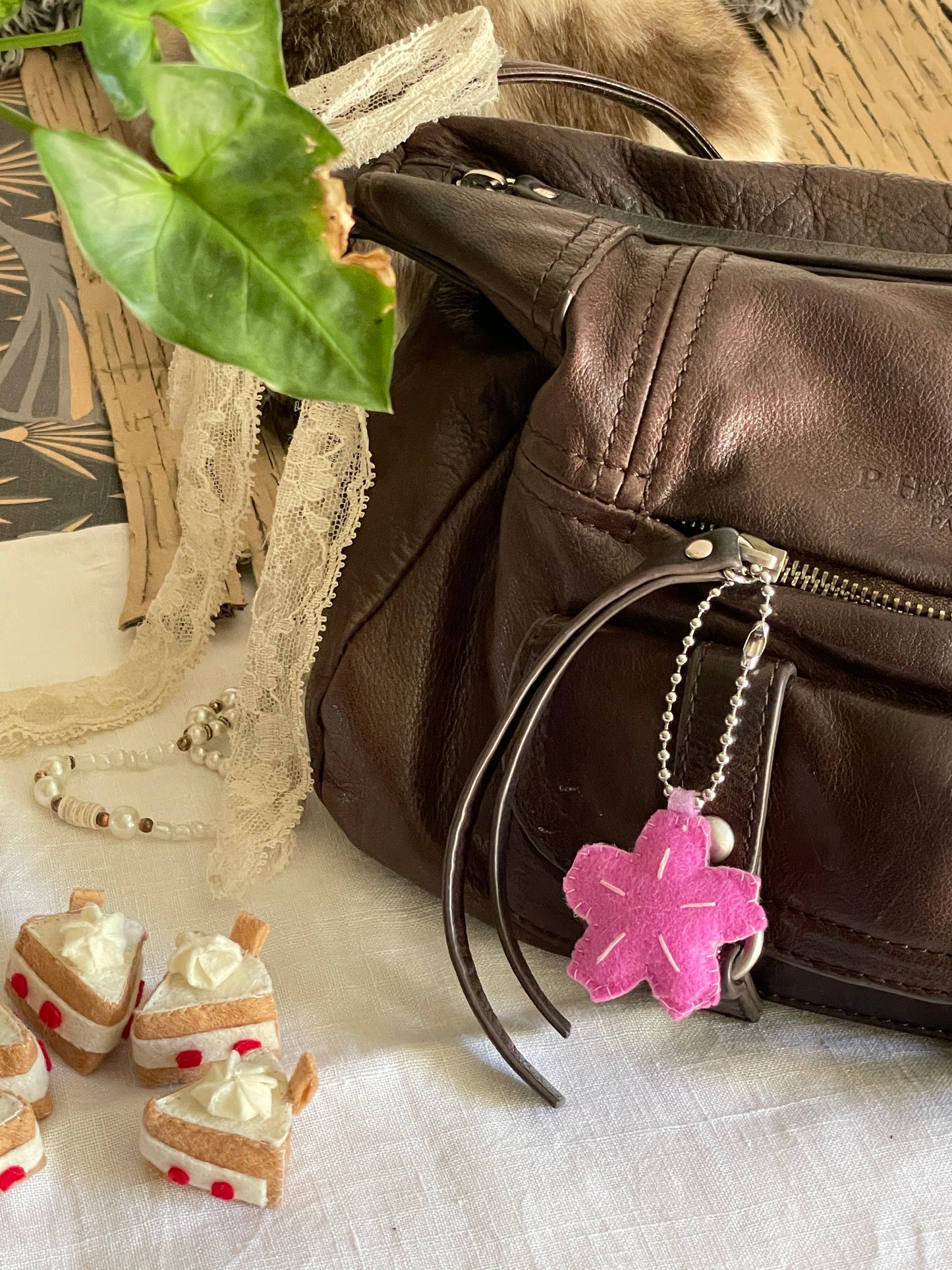 Charms fleur en feutrine 🌸