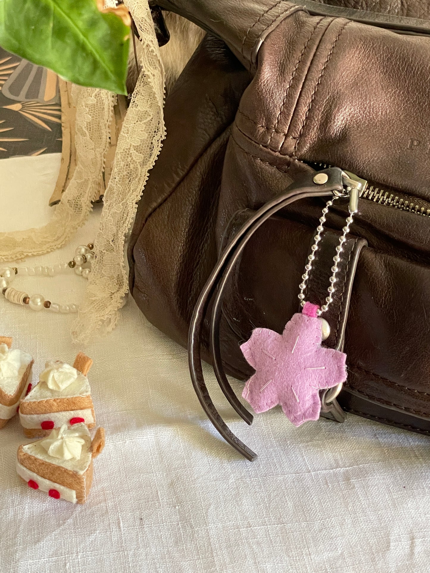 Charms fleur en feutrine 🌸