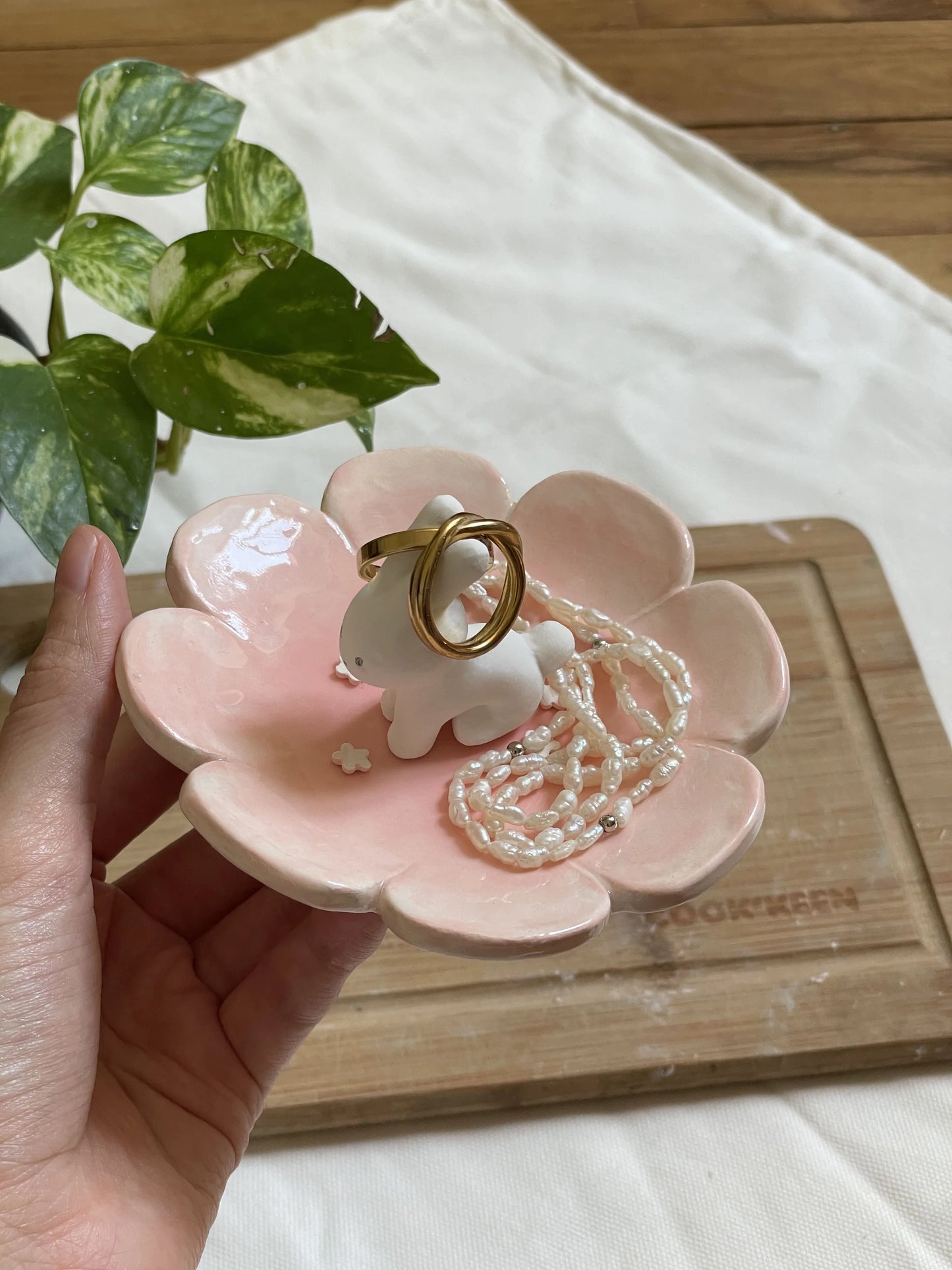 Coupelle Porte Bagues lapin rose assis