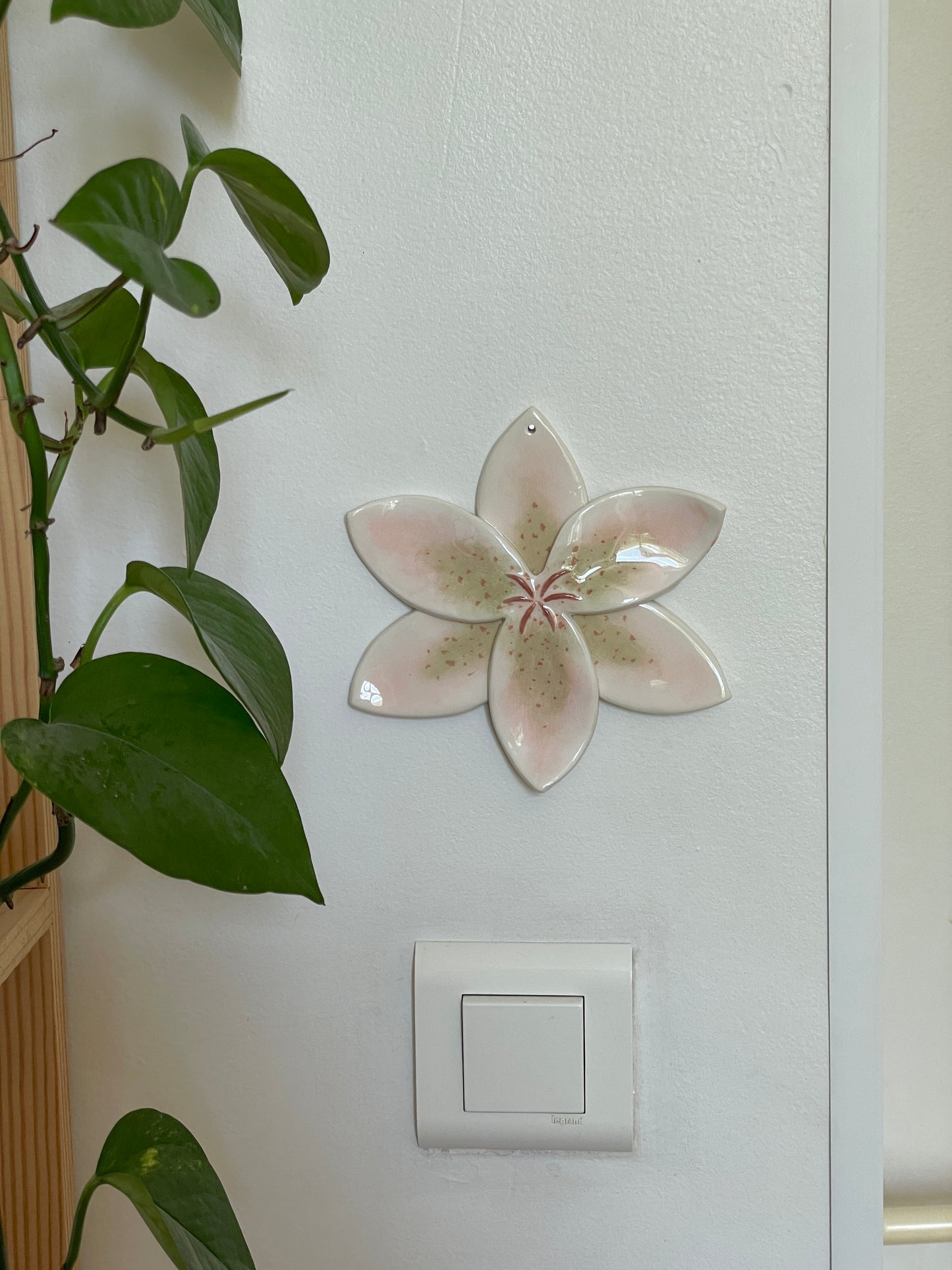 Lys murale rose vert