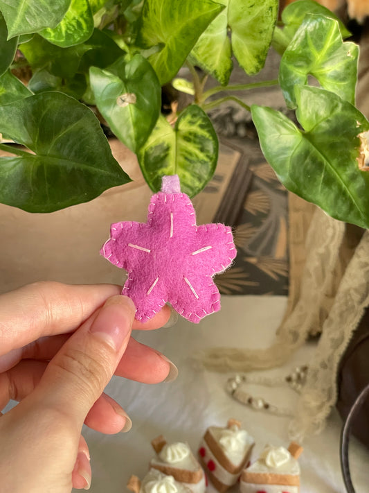 Charms fleur en feutrine 🌸