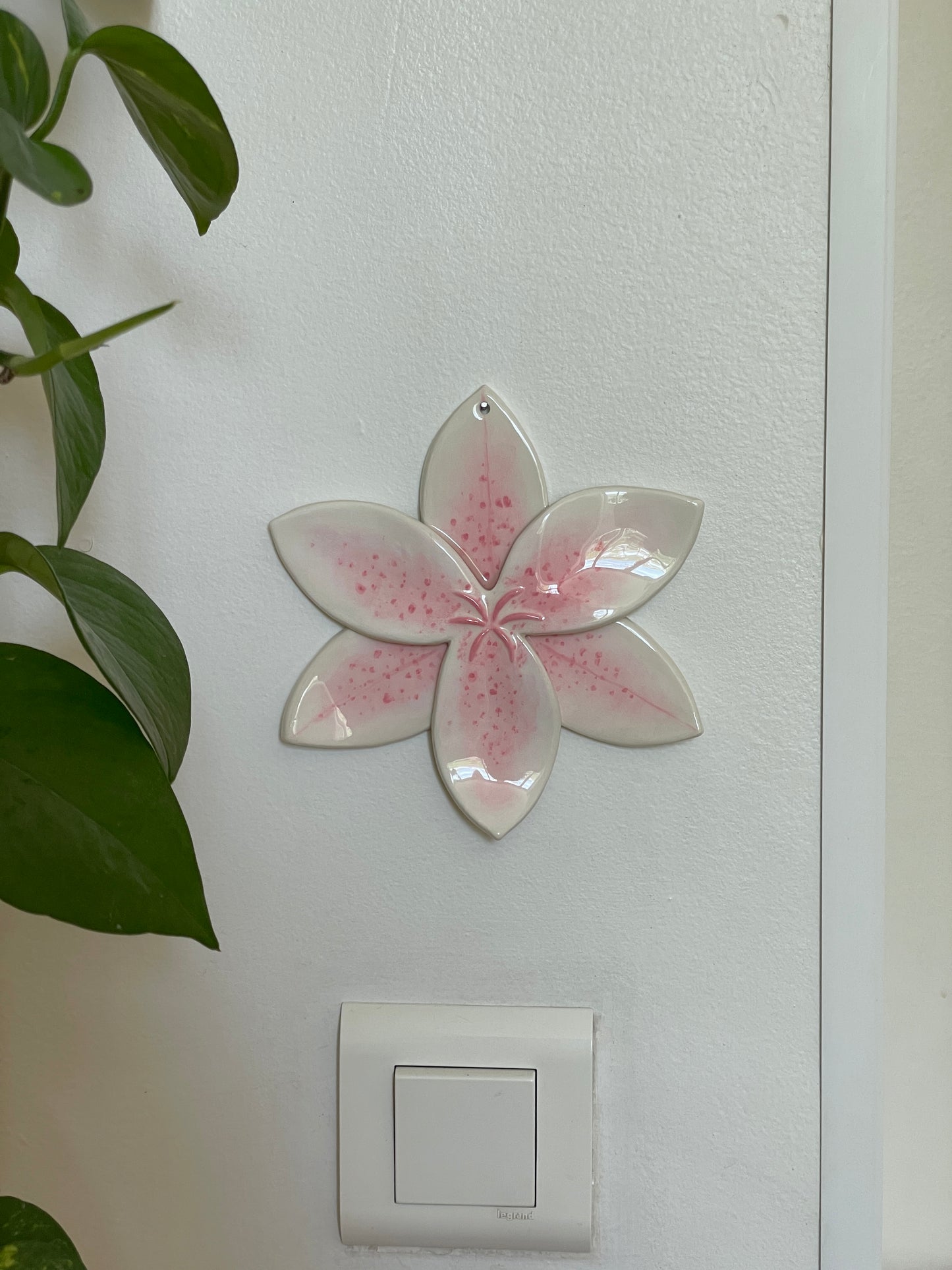 Lys murale rose clair