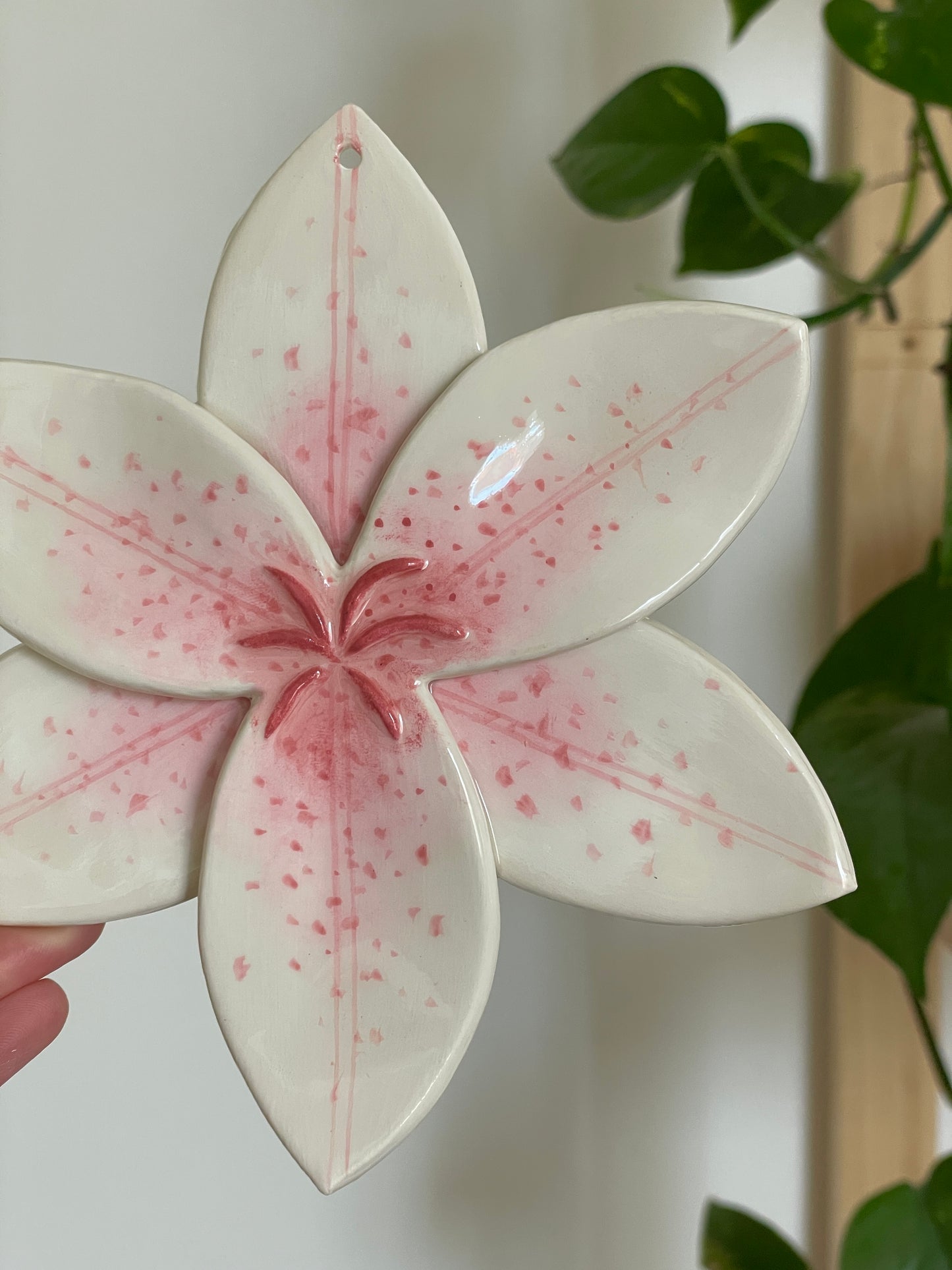 Lys murale rose tacheté