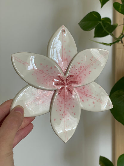 Lys murale rose tacheté