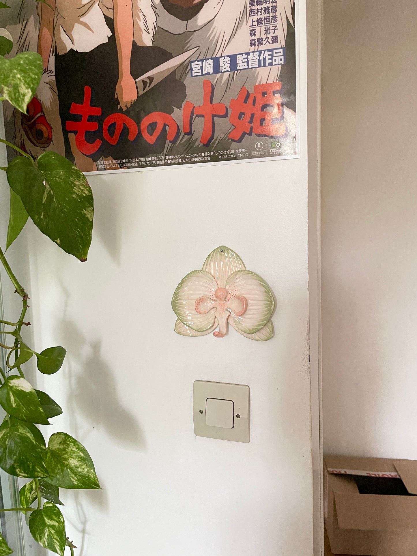 Orchidée murale beige et vert