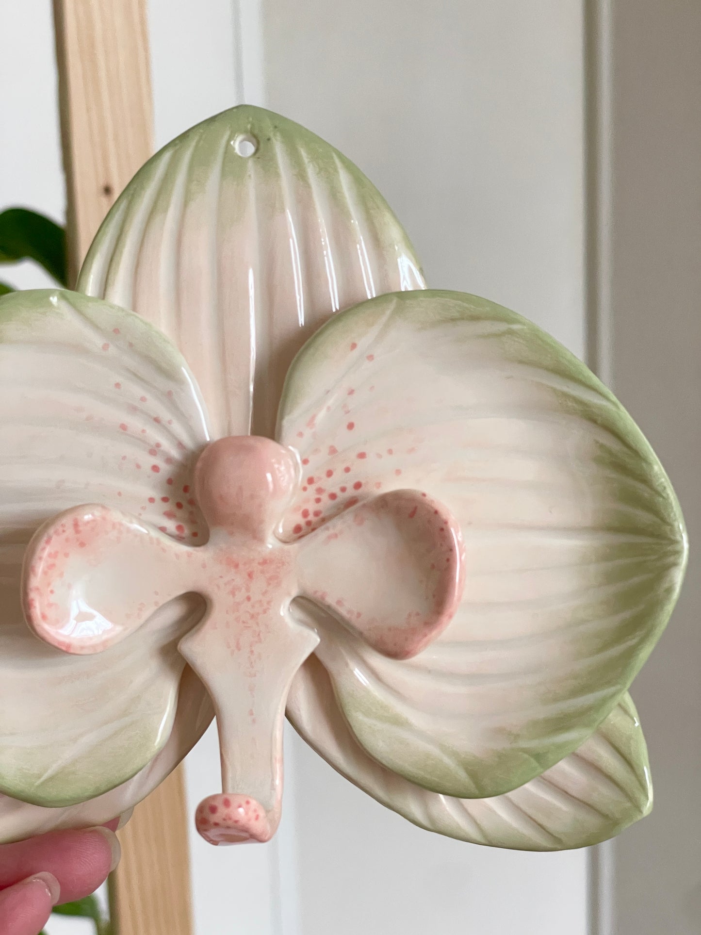 Orchidée murale beige et vert