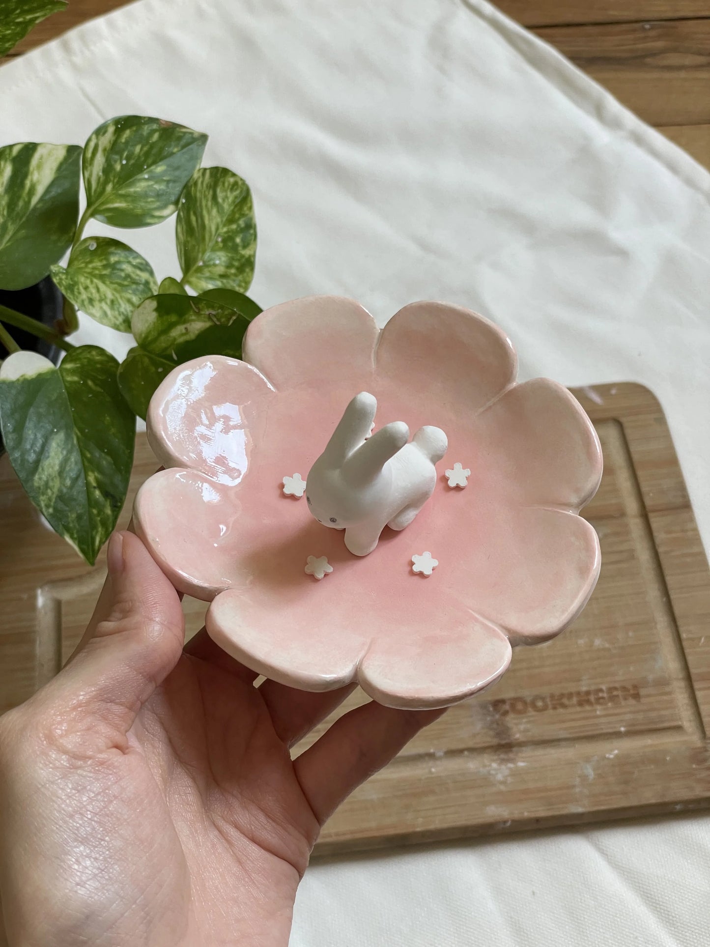 Coupelle Porte Bagues lapin rose assis