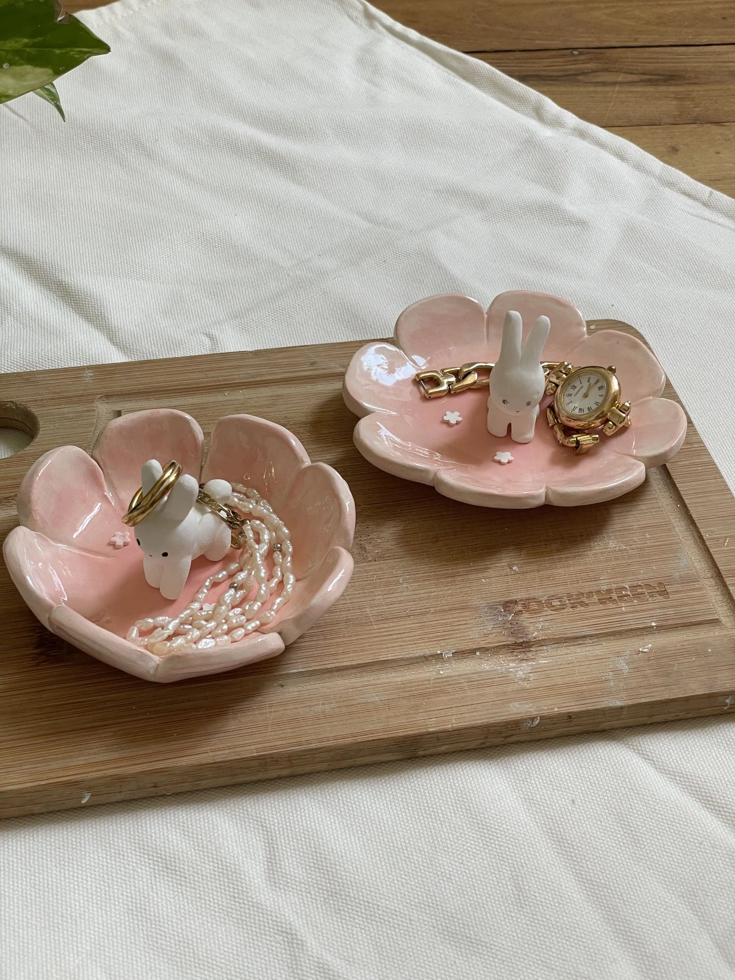Coupelle Porte Bagues lapin rose assis